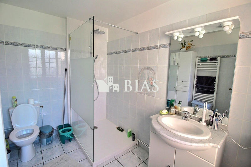 Maison - 239 m² - 7 pièces