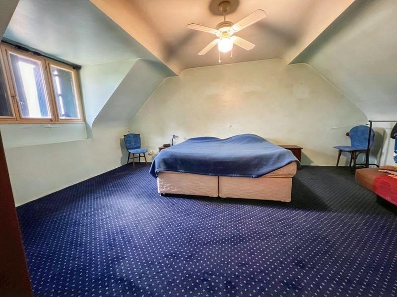 Maison - 280 m² - 10 pièces