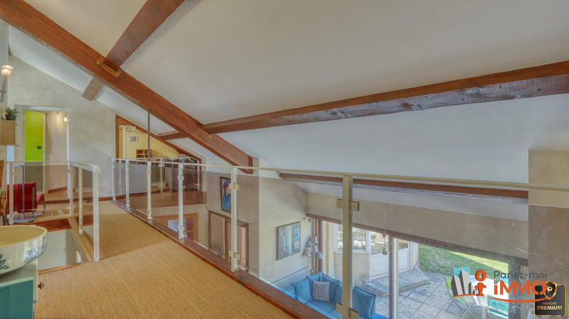 Maison - 270 m² - 11 pièces