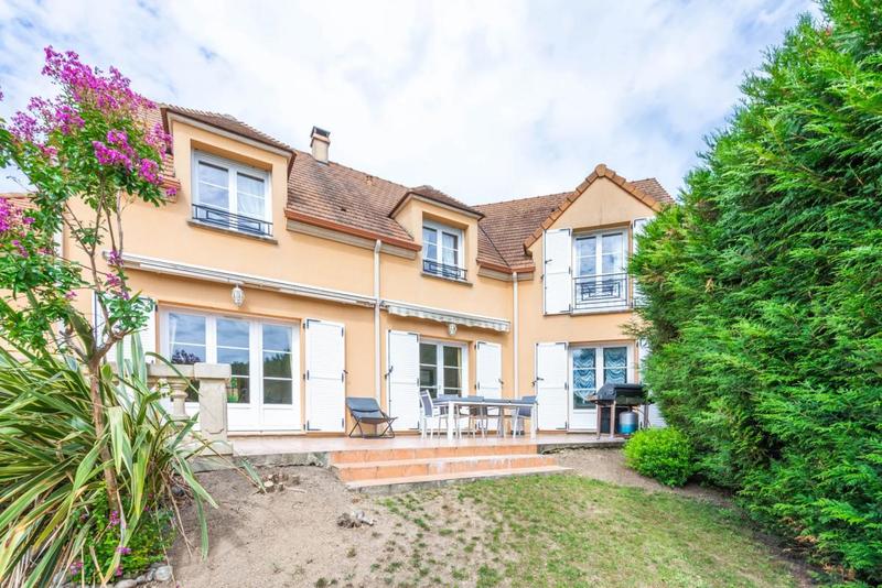 Maison - 212 m² - 8 pièces