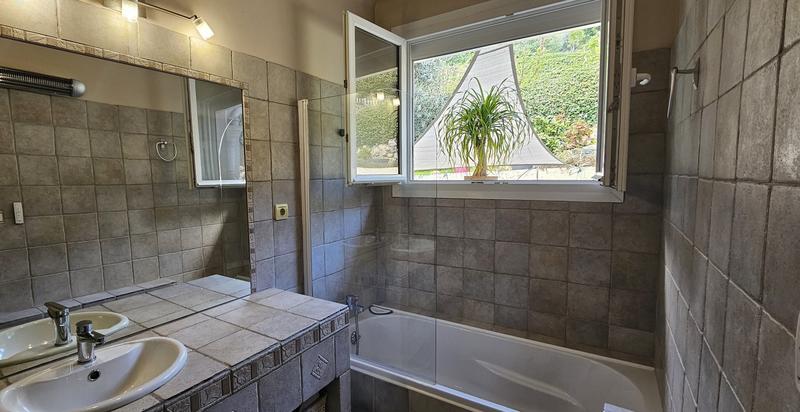 Maison - 210 m² - 10 pièces