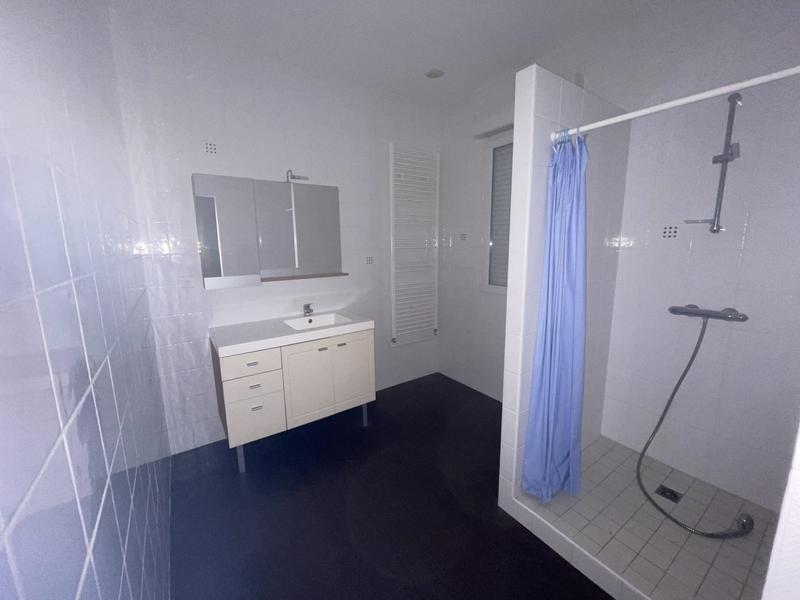 Maison traditionnelle - 280 m² - 11 pièces