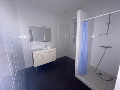 Maison traditionnelle - 280 m² - 11 pièces