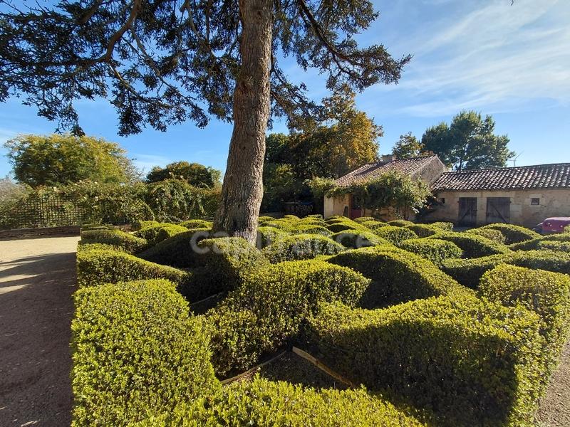 Maison - 205 m² - 9 pièces