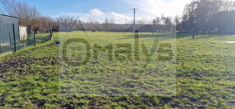 Terrain constructible - 1 080 m²