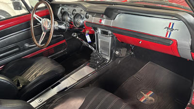 Ford Mustang Fastback Rouge 1967 Code a 289 Ci V8 Boite Meca