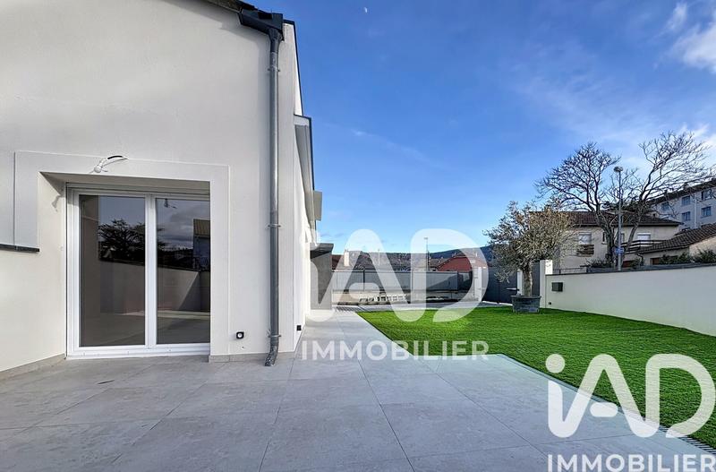Maison - 92 m² - 4 pièces