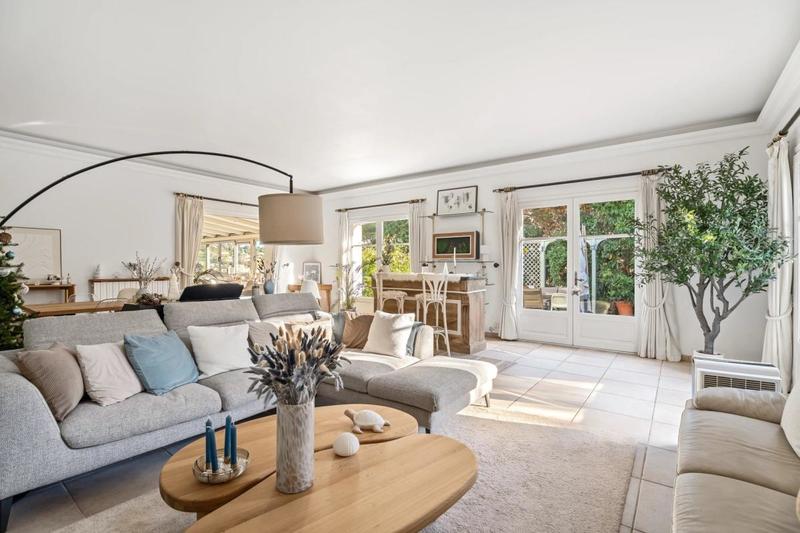 Maison - 467 m² - 10 pièces