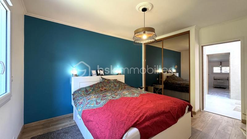 Maison traditionnelle - 223 m² - 8 pièces