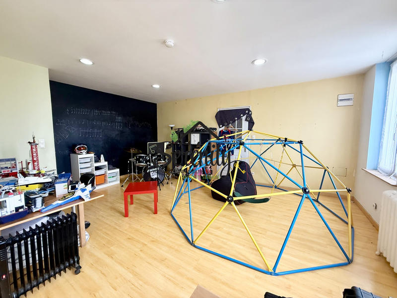 Maison - 195 m² - 8 pièces