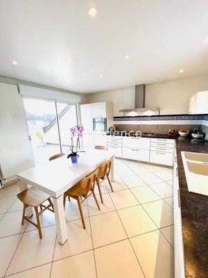 Maison - 174 m² - 9 pièces