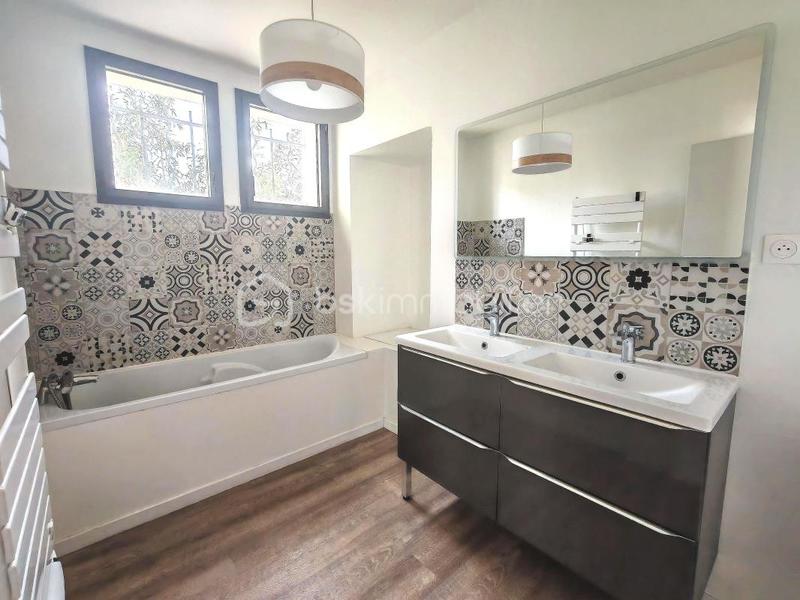 Maison traditionnelle - 146 m² - 8 pièces