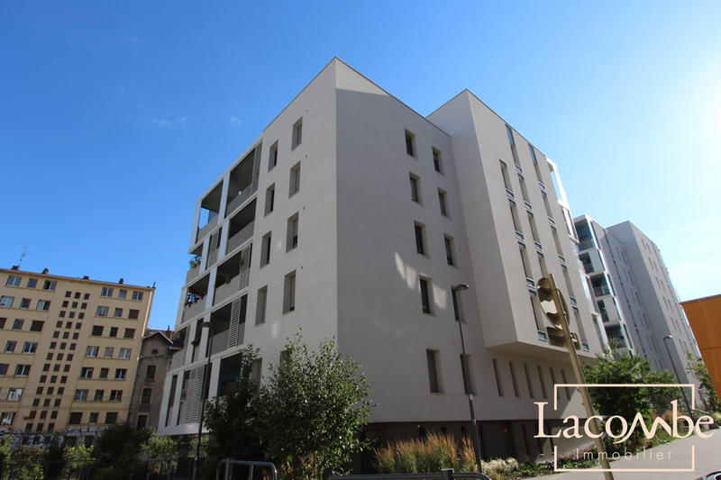 Appartement - 97 m² - 2 pièces