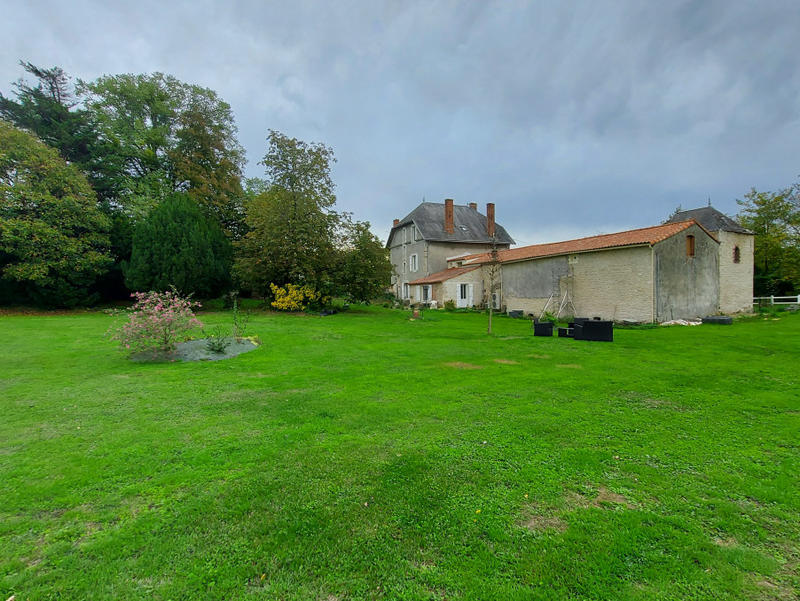 Maison - 307 m² - 11 pièces