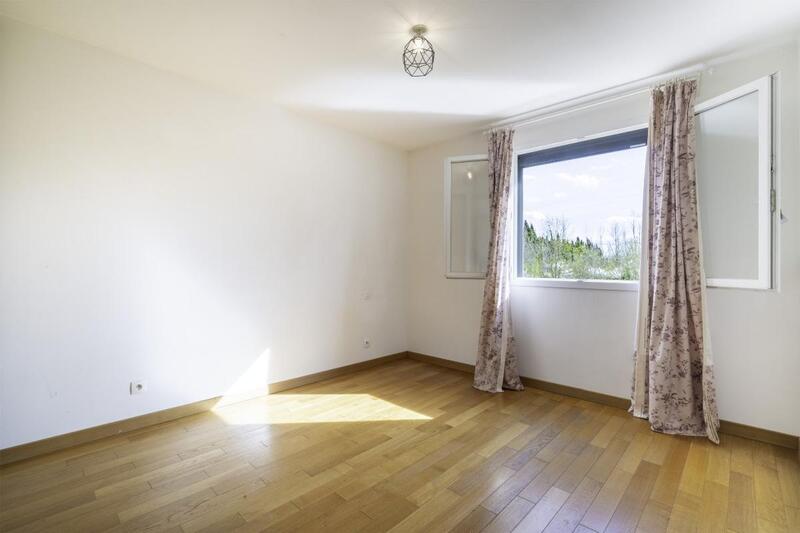 Propriété - 180 m² - 8 pièces