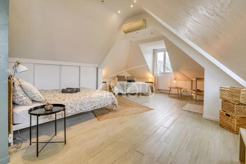 Maison - 249 m² - 6 pièces