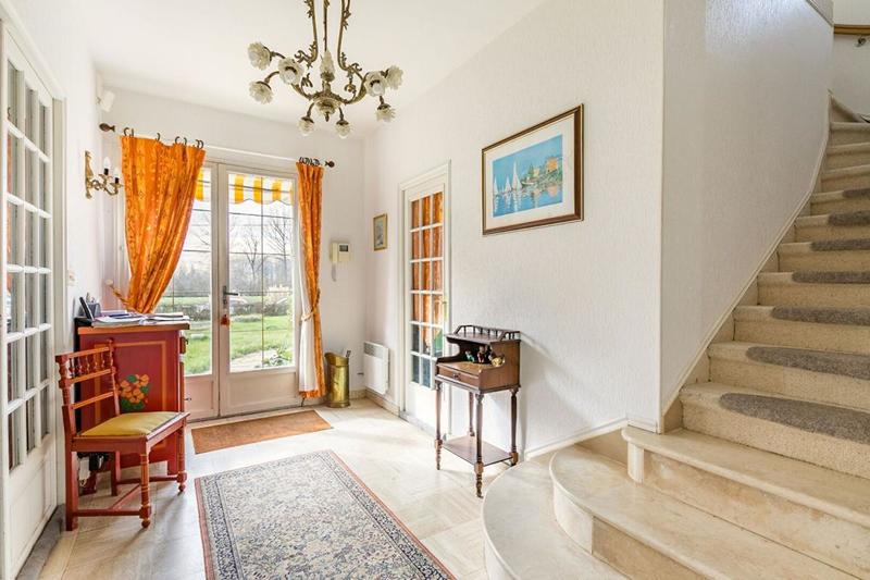 Maison - 216 m² - 6 pièces