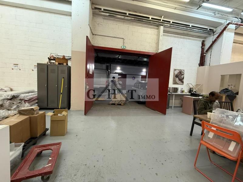 Entrepôt - 744 m²