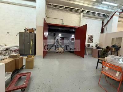 Entrepôt - 744 m²