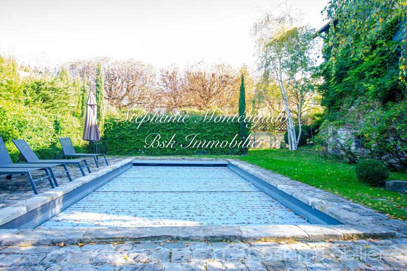 Demeure - 243 m² - 7 pièces