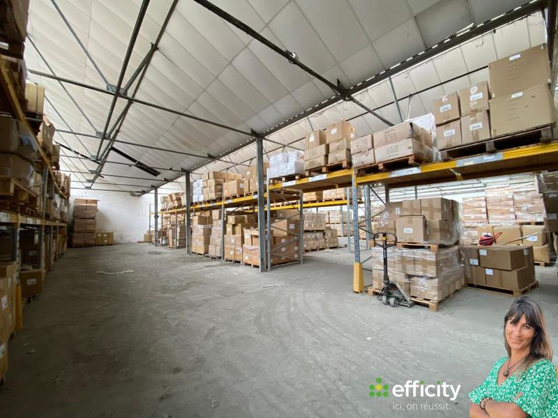 Entrepôt - 850 m²