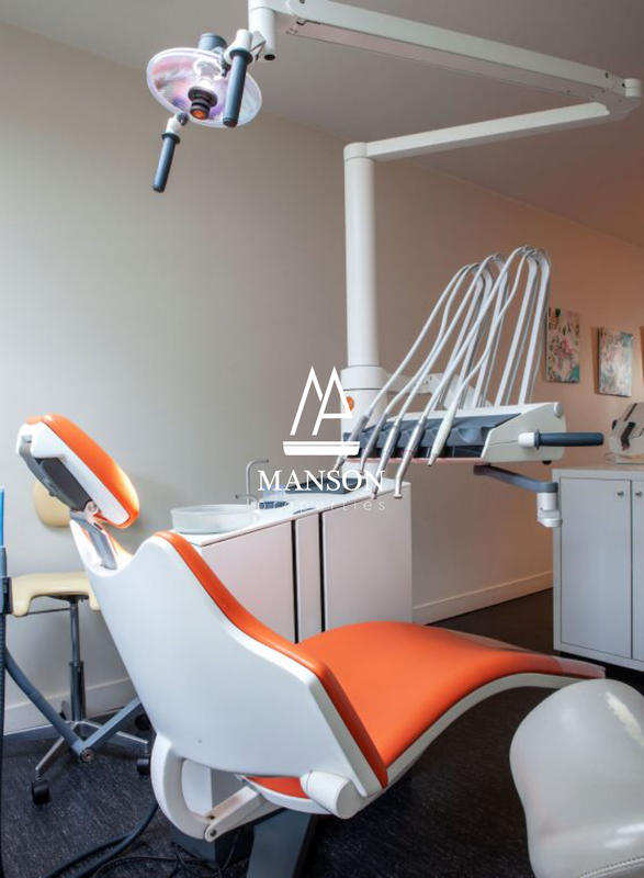 Local d'activités - 300 m² - 9 pièces