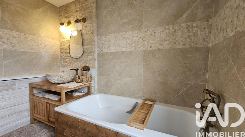 Maison - 205 m² - 9 pièces