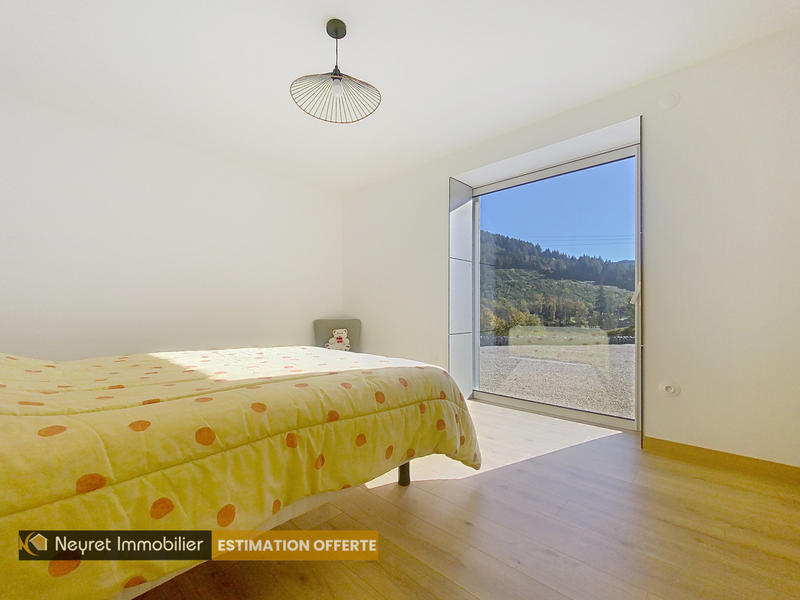 Maison - 180 m² - 4 pièces