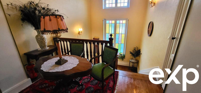 Maison - 365 m² - 10 pièces