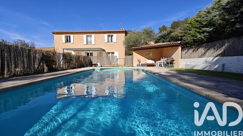 Maison - 200 m² - 7 pièces