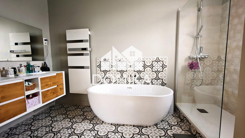 Maison - 178 m² - 8 pièces