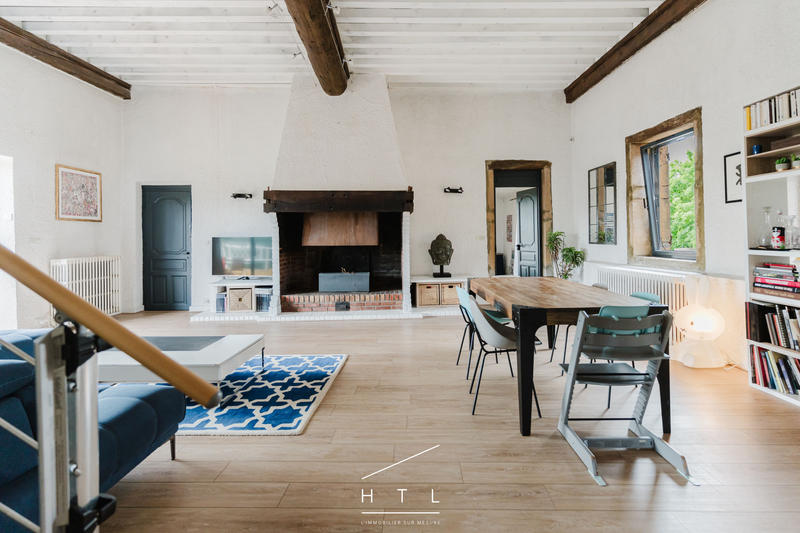 Maison - 261 m² - 6 pièces