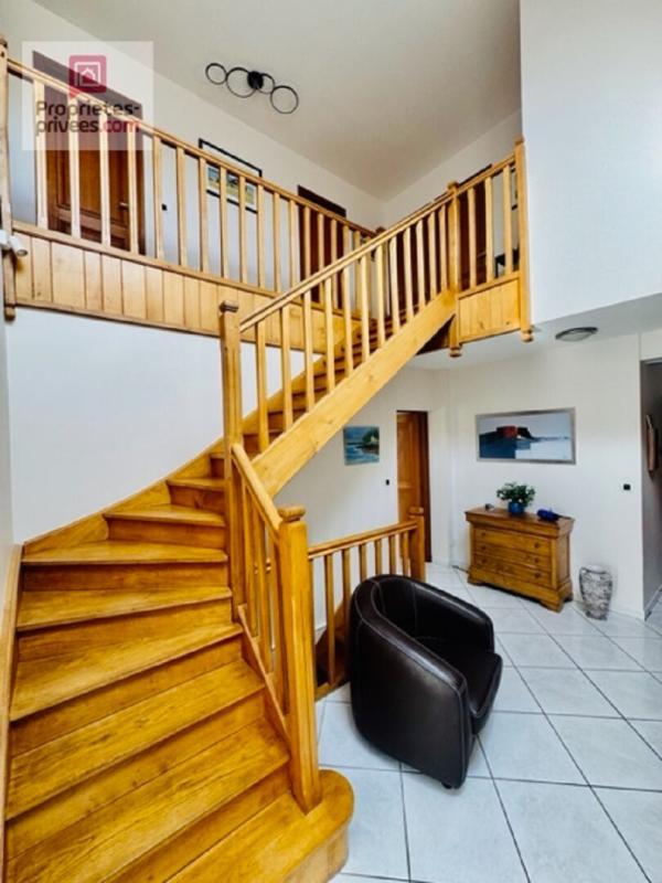 Maison - 220 m² - 8 pièces