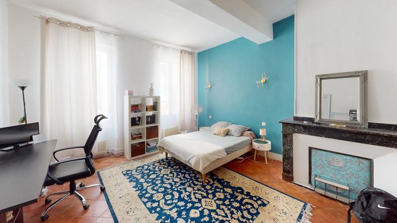 Maison - 300 m² - 8 pièces