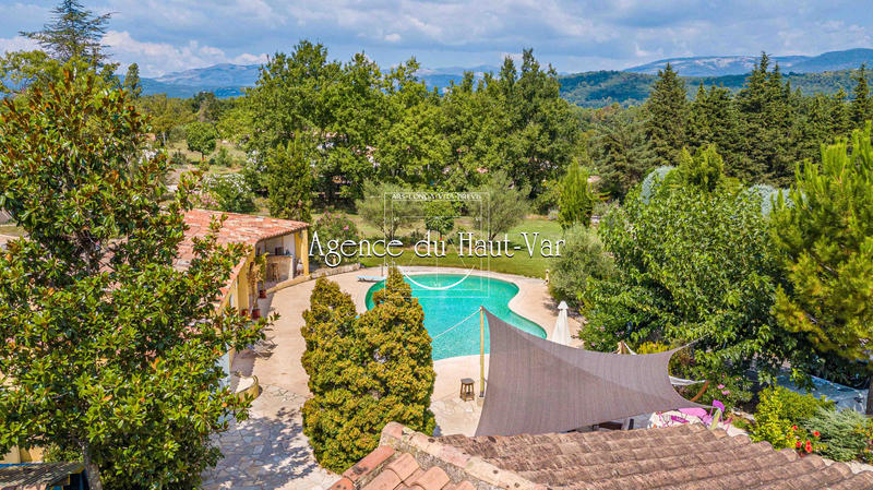 Villa - 225 m² - 8 pièces