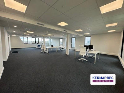 Bureau - 241 m²