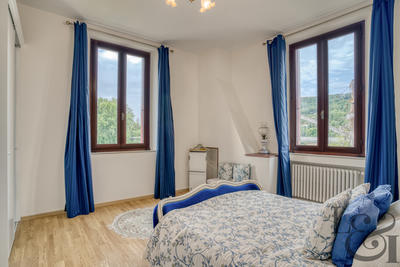 Maison - 275 m² - 8 pièces