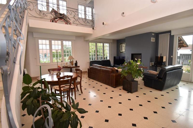 Pavillon - 188 m² - 8 pièces