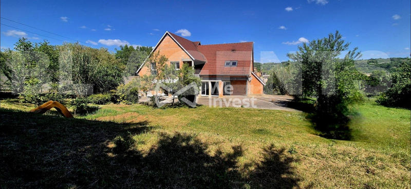 Maison - 222 m² - 8 pièces