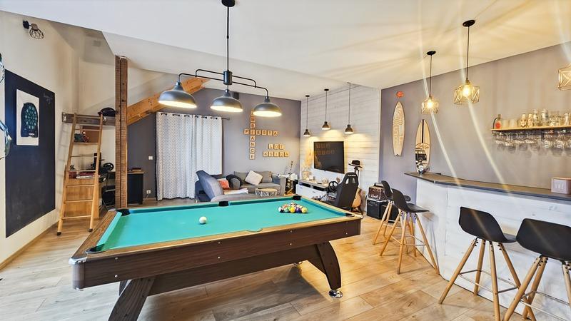 Maison - 205 m² - 8 pièces