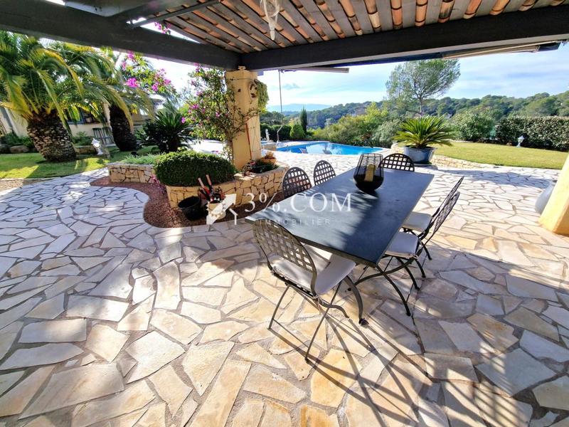 Villa - 196 m² - 6 pièces