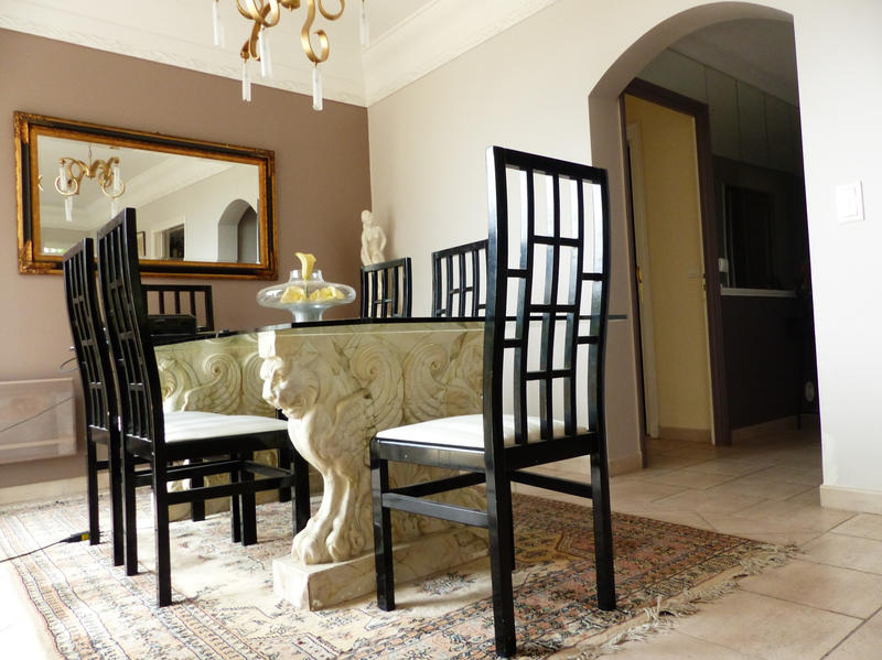 Maison - 220 m² - 7 pièces