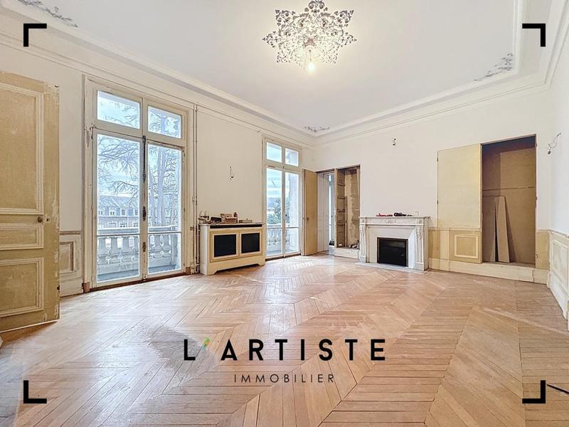 Château - 590 m² - 16 pièces