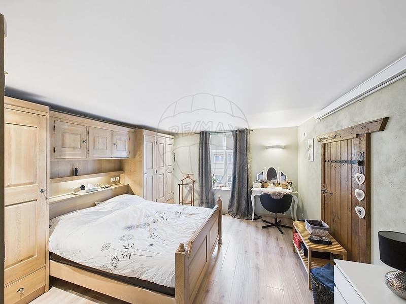 Maison - 284 m² - 9 pièces