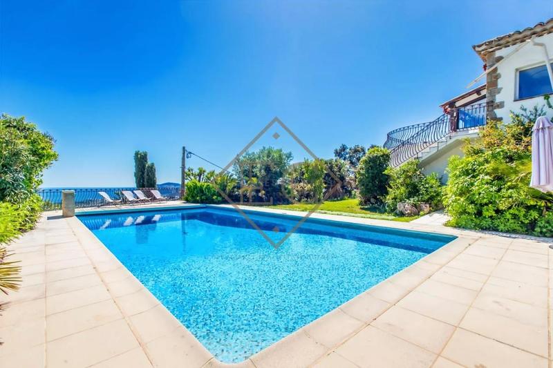 Villa - 265 m² - 8 pièces