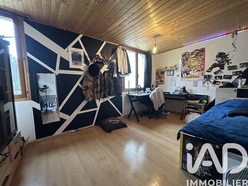 Maison - 179 m² - 9 pièces