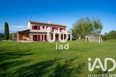 Maison - 250 m² - 6 pièces