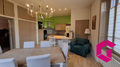 Maison - 325 m² - 13 pièces