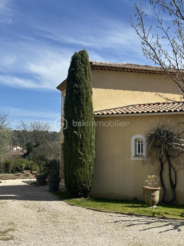 Propriété - 222 m² - 7 pièces