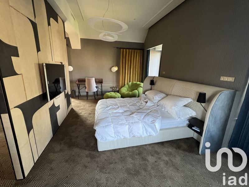 Maison - 670 m² - 20 pièces